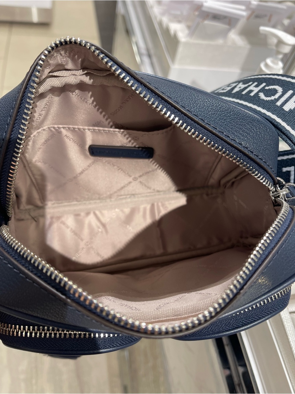 Michael Kors JST Leather Md Pocket Xbody Crossbody Bag with Case Apple Airpods - Picture 9 of 16